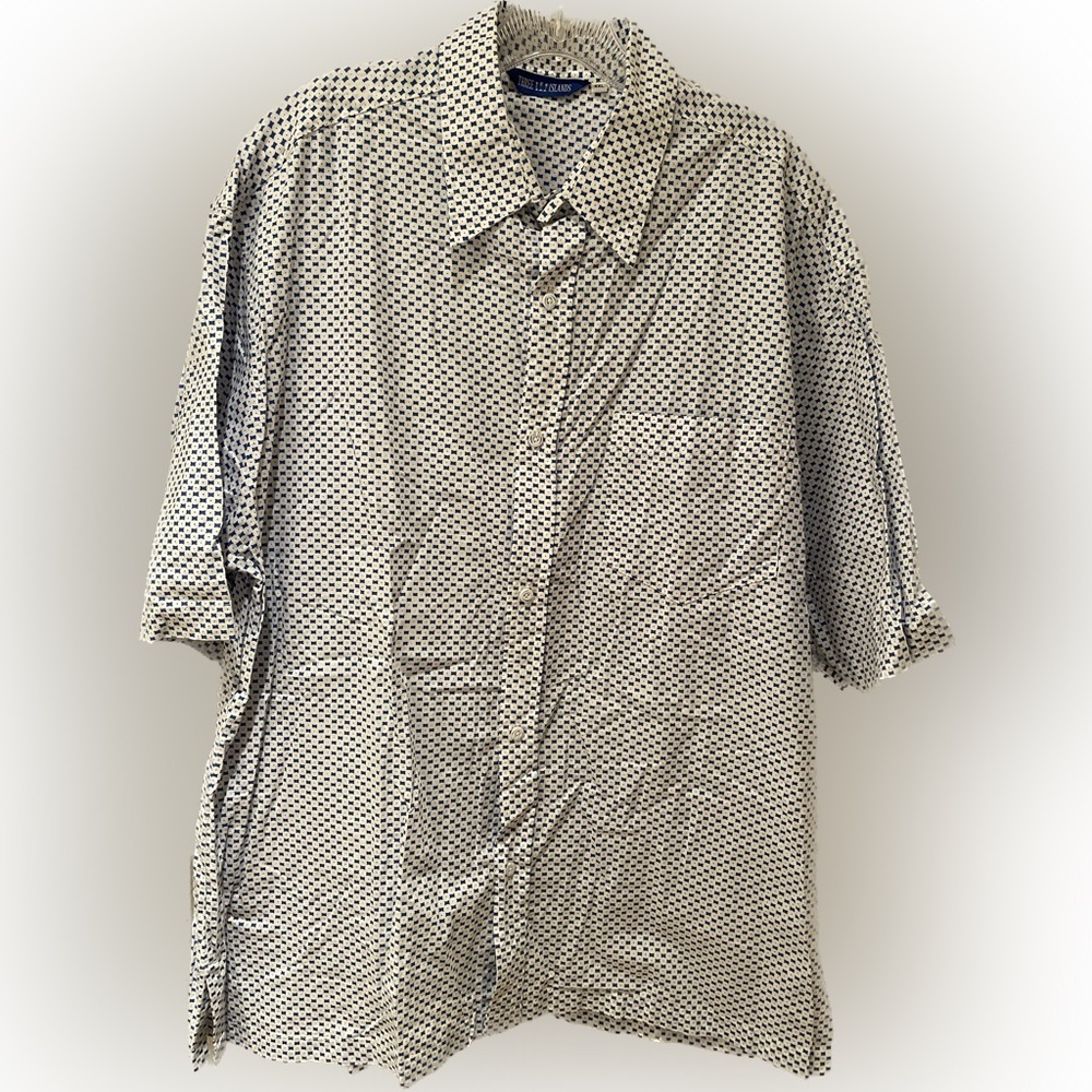 Three Islands men’s short sleeve cotton Bali shirt w back pleat and side vents